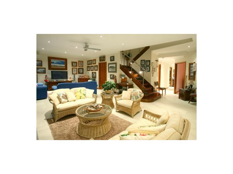 10 Elanora Drive, Burleigh Heads QLD 4220