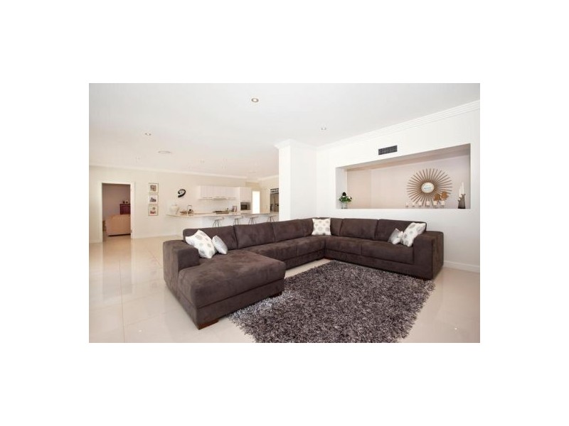 111 Dunlin Drive, Burleigh Waters QLD 4220