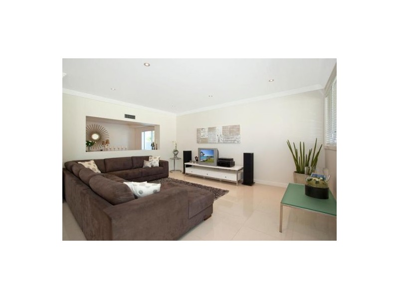 111 Dunlin Drive, Burleigh Waters QLD 4220