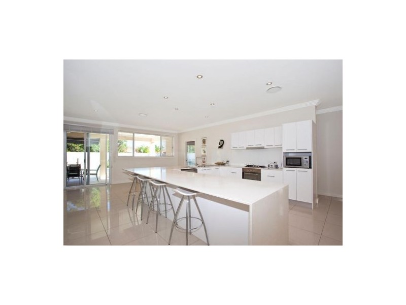 111 Dunlin Drive, Burleigh Waters QLD 4220