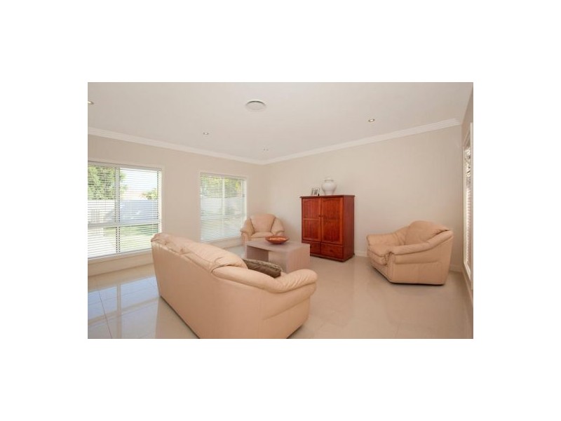 111 Dunlin Drive, Burleigh Waters QLD 4220