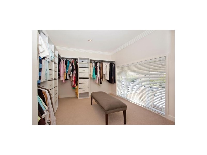 111 Dunlin Drive, Burleigh Waters QLD 4220