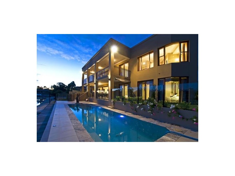 14 Monte Vista Court, Broadbeach Waters QLD 4218