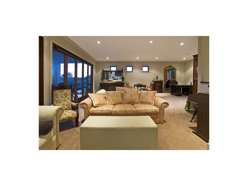 14 Monte Vista Court, Broadbeach Waters QLD 4218