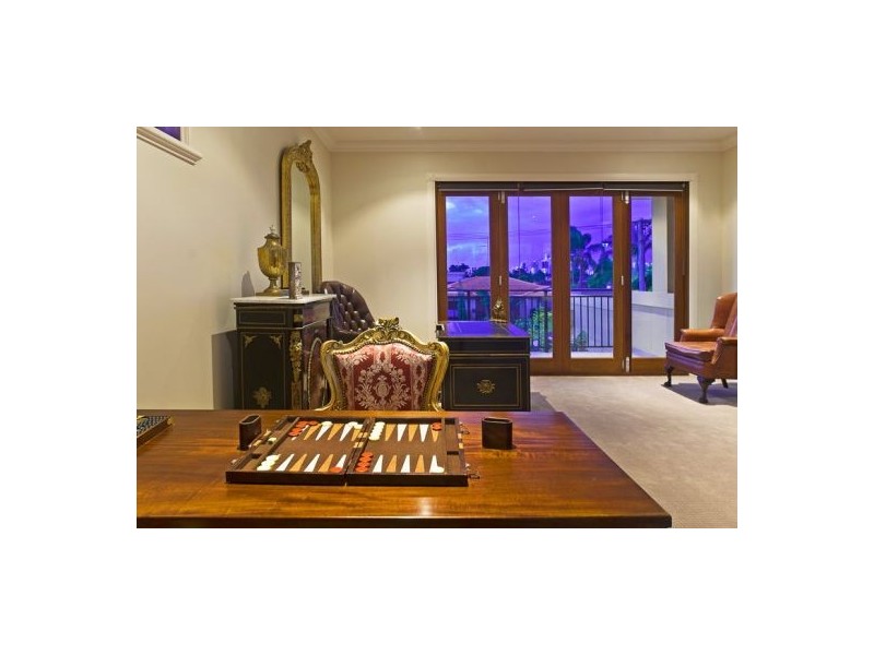 14 Monte Vista Court, Broadbeach Waters QLD 4218