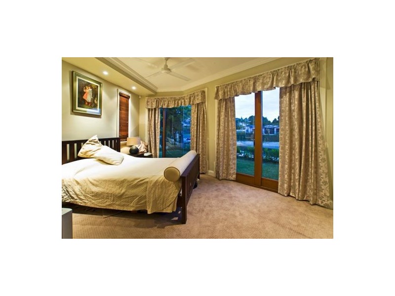 14 Monte Vista Court, Broadbeach Waters QLD 4218