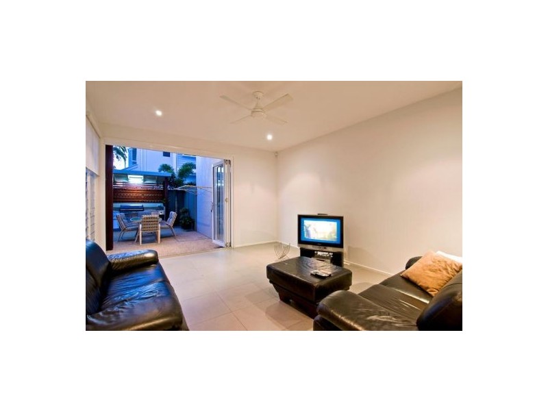 1/3 Banksia Broadway, Burleigh Heads QLD 4220