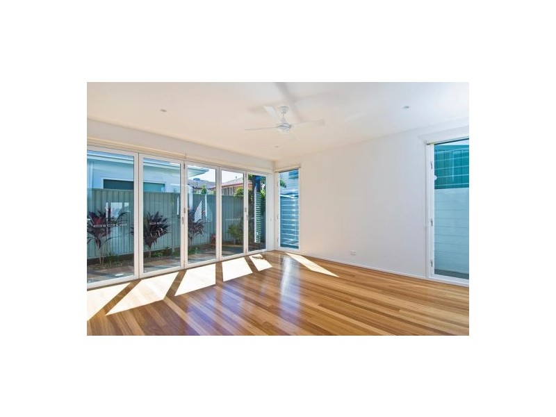 2/3 Banksia Broadway, Burleigh Heads QLD 4220