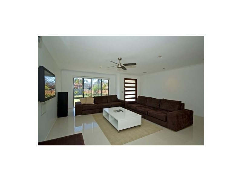 8 Comet Court, Burleigh Waters QLD 4220