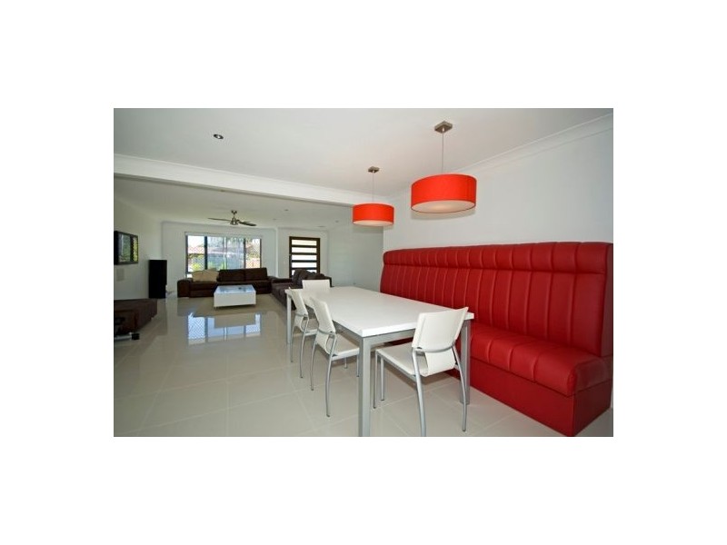 8 Comet Court, Burleigh Waters QLD 4220