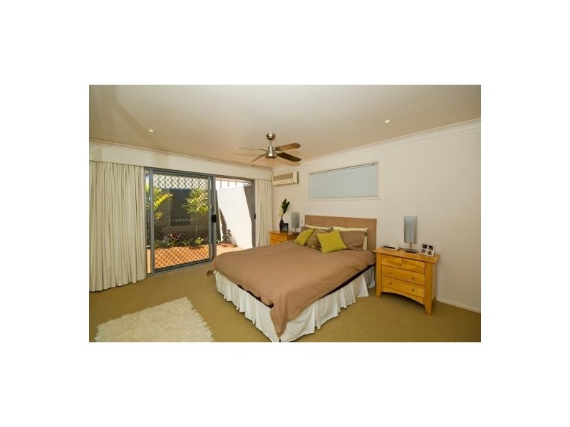 8 Comet Court, Burleigh Waters QLD 4220