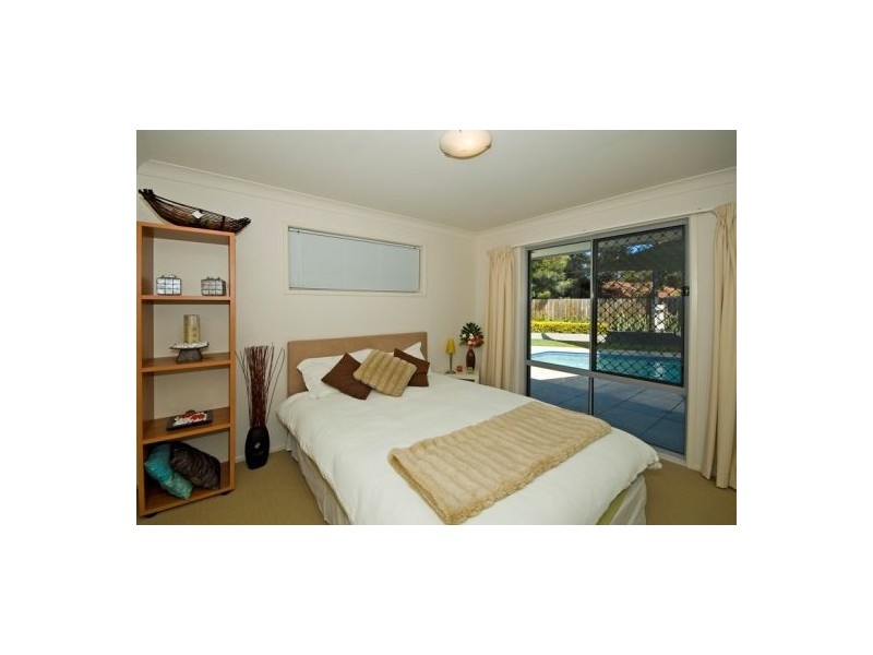 8 Comet Court, Burleigh Waters QLD 4220