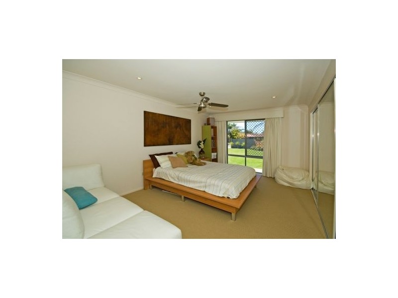 8 Comet Court, Burleigh Waters QLD 4220