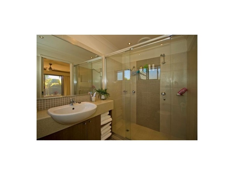 8 Comet Court, Burleigh Waters QLD 4220