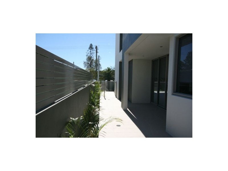 1/8 Murlong Crescent, Palm Beach QLD 4221