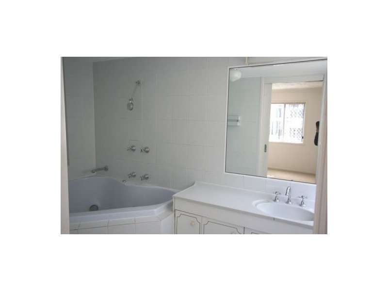 2/246 Jefferson Lane, Palm Beach QLD 4221