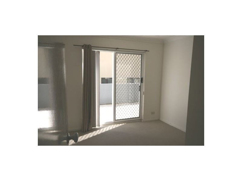 2/246 Jefferson Lane, Palm Beach QLD 4221