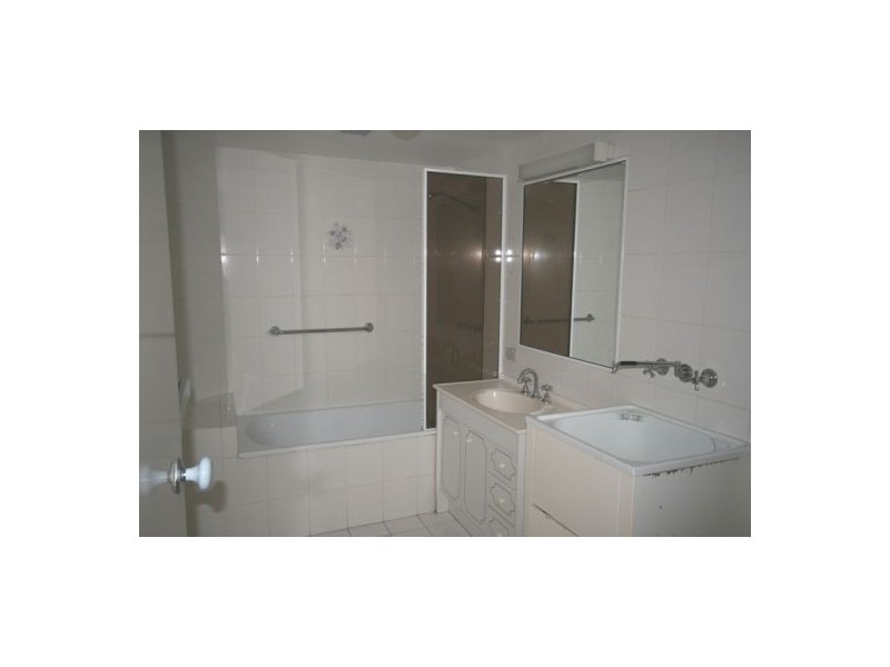 2/246 Jefferson Lane, Palm Beach QLD 4221