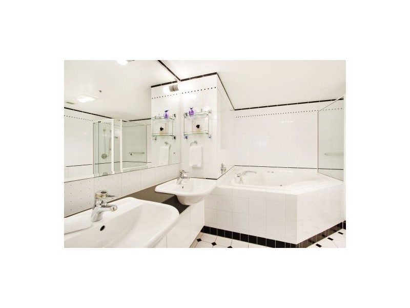 12 Commodore Drive, Surfers Paradise QLD 4217