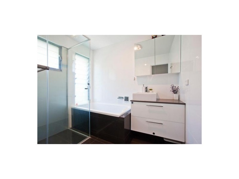 14 Warrina Crescent, Burleigh Waters QLD 4220