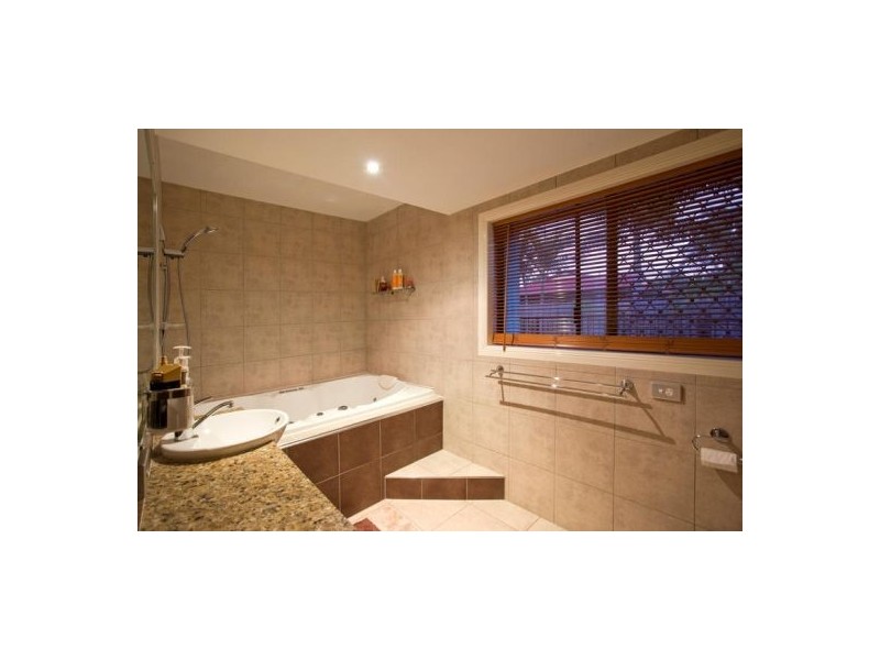 4 Dotterel Drive, Burleigh Waters QLD 4220