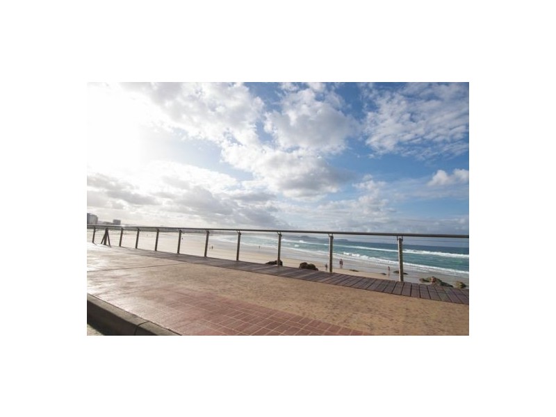 8 Pacific Parade, Bilinga QLD 4225