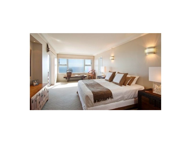 12 Commodore Drive, Main Beach QLD 4217