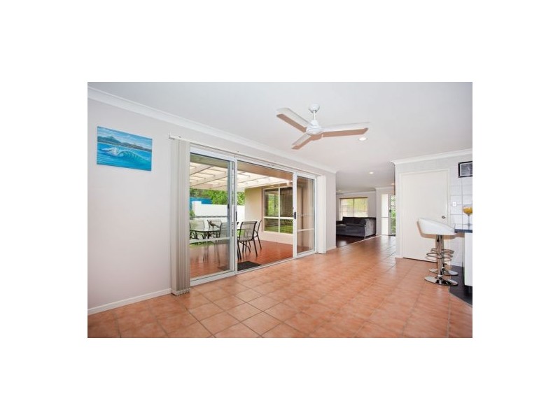 8 Casablanca Court, Burleigh Waters QLD 4220