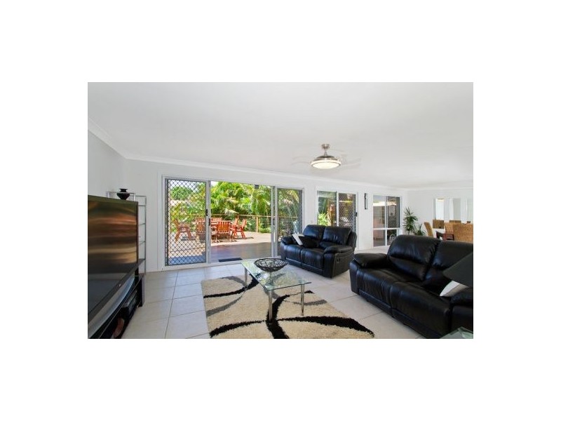 3 Pilot Court, Mermaid Waters QLD 4218