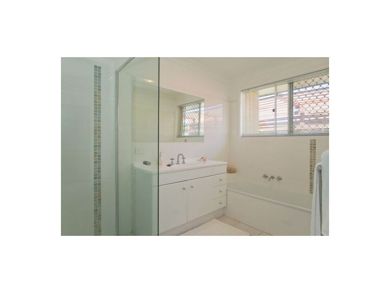 3 Pilot Court, Mermaid Waters QLD 4218
