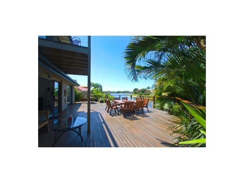 3 Pilot Court, Mermaid Waters QLD 4218
