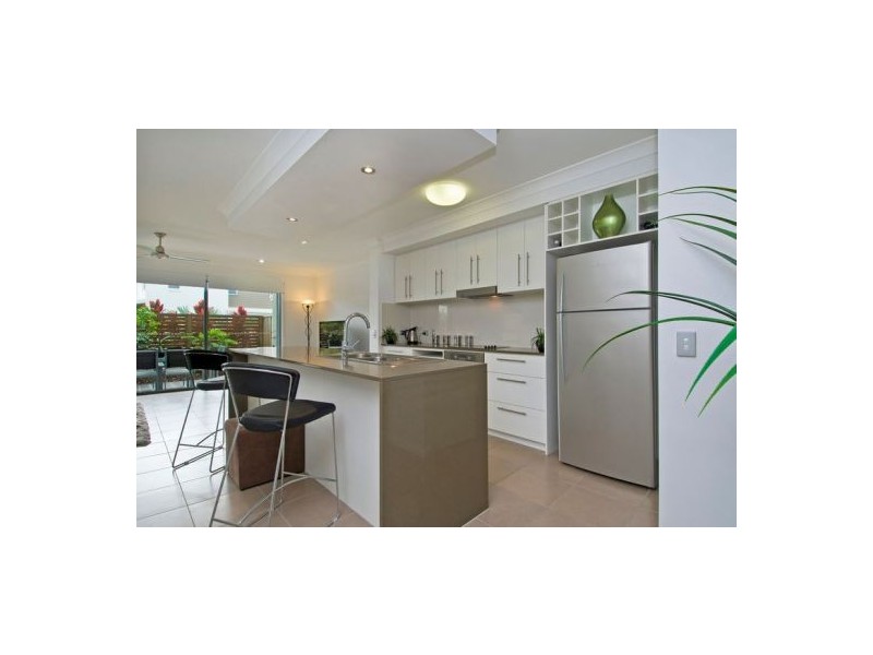 17 Lillie Street, Burleigh Waters QLD 4220