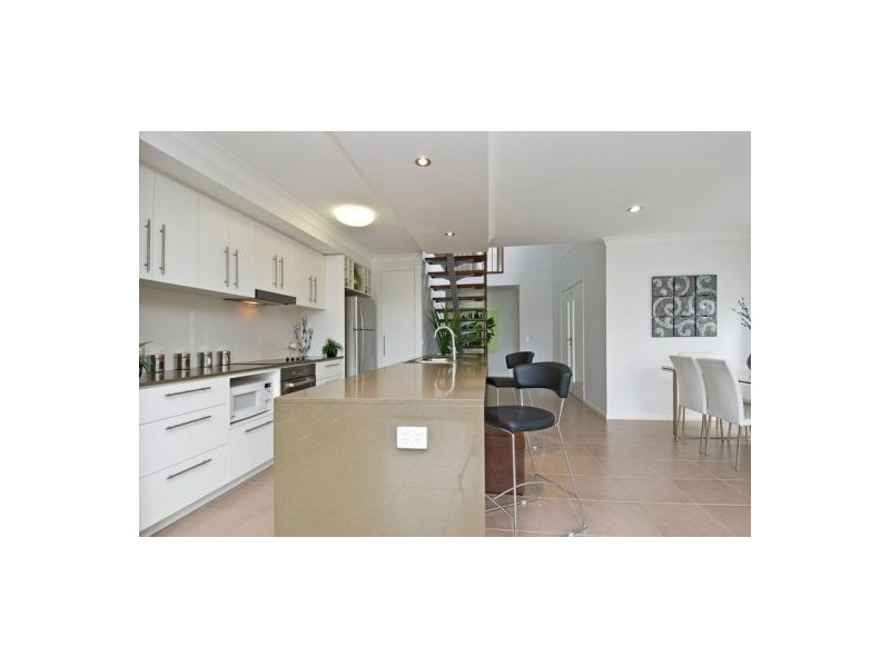 17 Lillie Street, Burleigh Waters QLD 4220