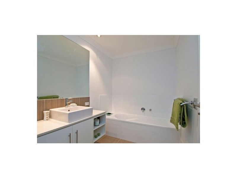 17 Lillie Street, Burleigh Waters QLD 4220