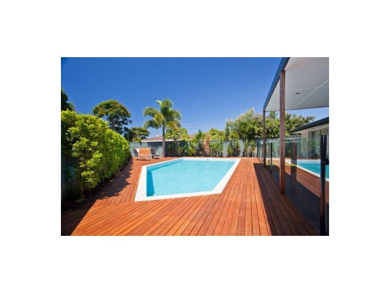 18 Curlew Crescent, Burleigh Waters QLD 4220