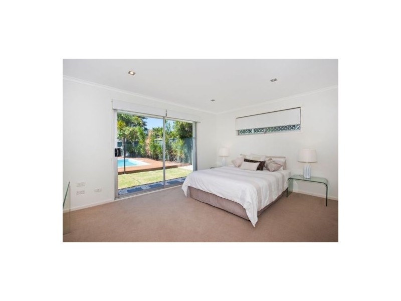 18 Curlew Crescent, Burleigh Waters QLD 4220