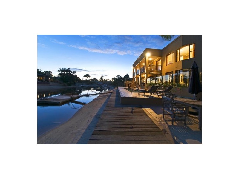 14 Monte Vista Court, Broadbeach Waters QLD 4218