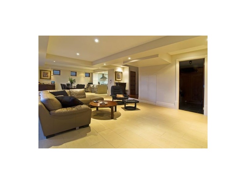 14 Monte Vista Court, Broadbeach Waters QLD 4218