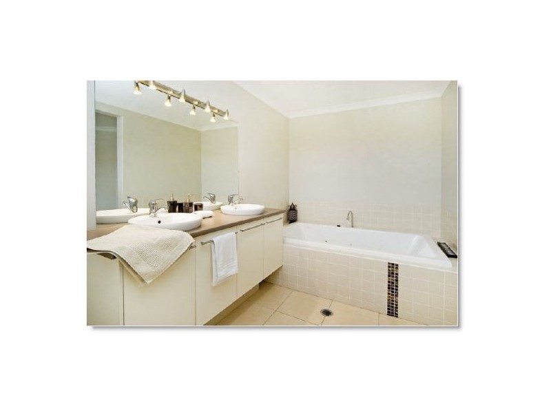 7 St Helens Court, Burleigh Waters QLD 4220