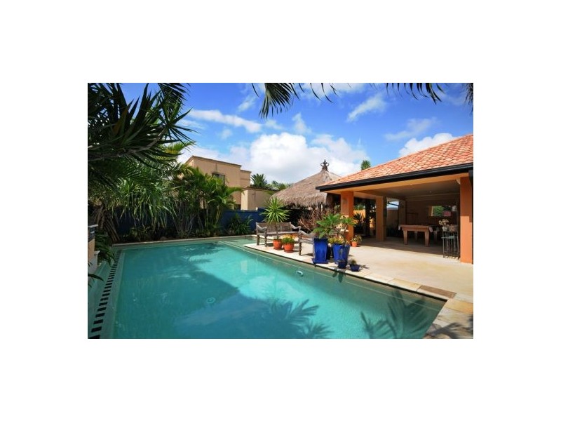 24 Shoalwater Court, Burleigh Waters QLD 4220