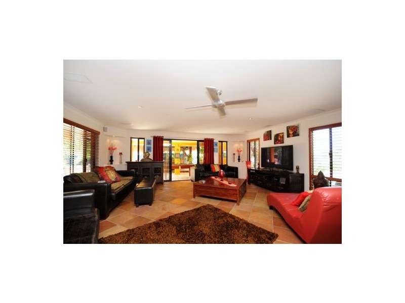 24 Shoalwater Court, Burleigh Waters QLD 4220