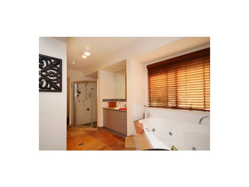 24 Shoalwater Court, Burleigh Waters QLD 4220