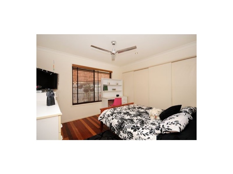 24 Shoalwater Court, Burleigh Waters QLD 4220