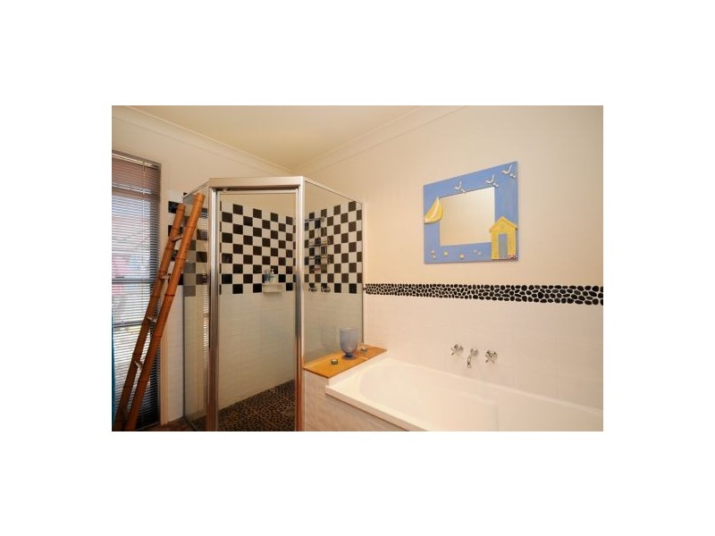 24 Shoalwater Court, Burleigh Waters QLD 4220