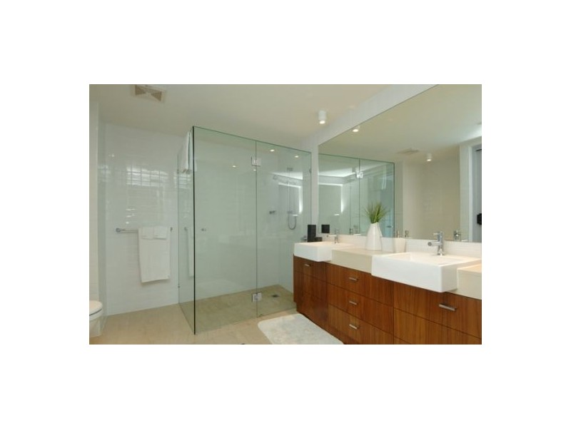 1/112 The Esplanade, Burleigh Heads QLD 4220