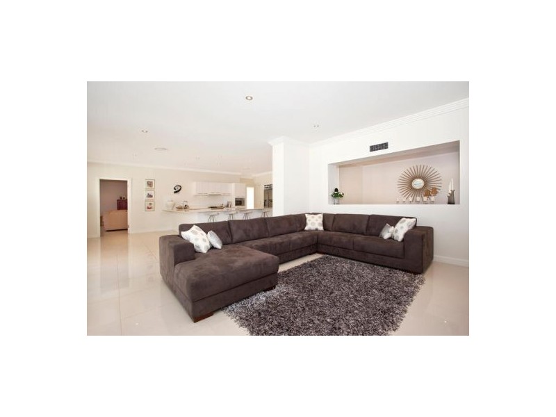 111 Dunlin Drive, Burleigh Waters QLD 4220