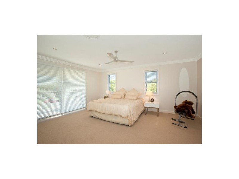 111 Dunlin Drive, Burleigh Waters QLD 4220