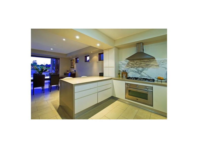 14 Monte Vista Court, Broadbeach Waters QLD 4218