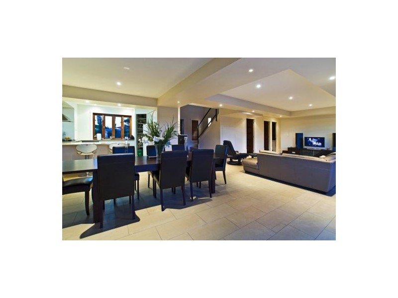 14 Monte Vista Court, Broadbeach Waters QLD 4218