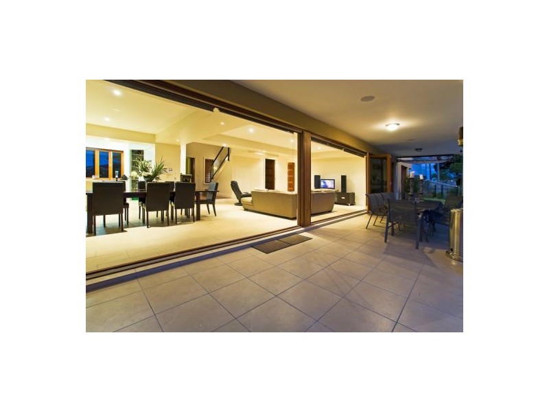 14 Monte Vista Court, Broadbeach Waters QLD 4218